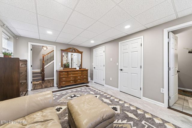 7668 Plateau Rd, Crossville, TN 38571