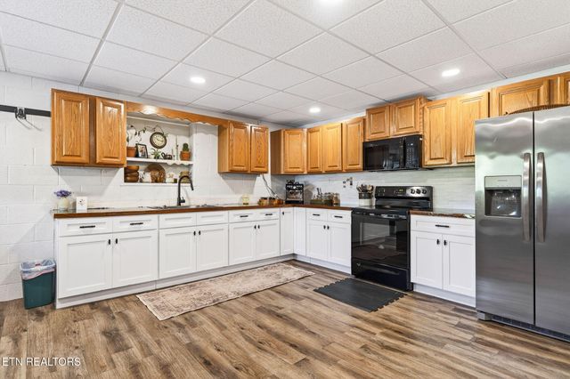 7668 Plateau Rd, Crossville, TN 38571