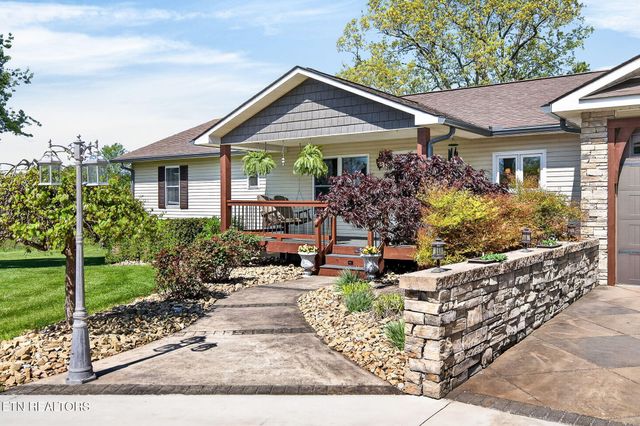 7668 Plateau Rd, Crossville, TN 38571