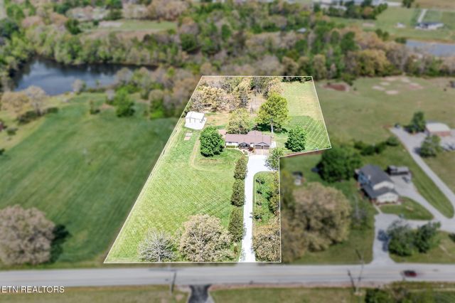 7668 Plateau Rd, Crossville, TN 38571