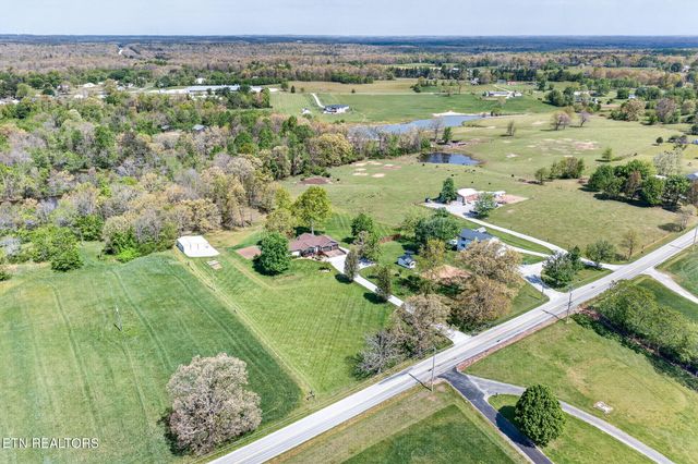 7668 Plateau Rd, Crossville, TN 38571