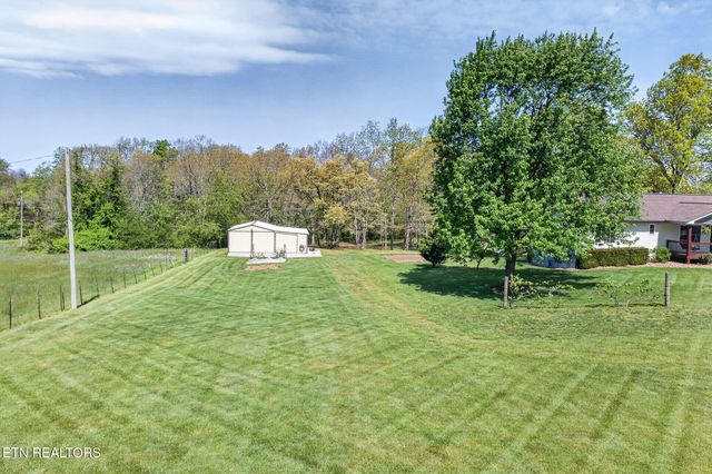 7668 Plateau Rd, Crossville, TN 38571