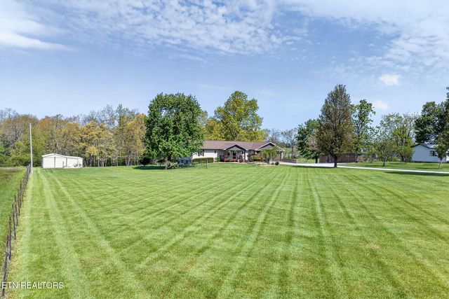 7668 Plateau Rd, Crossville, TN 38571