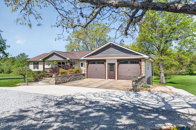 7668 Plateau Rd, Crossville, TN 38571