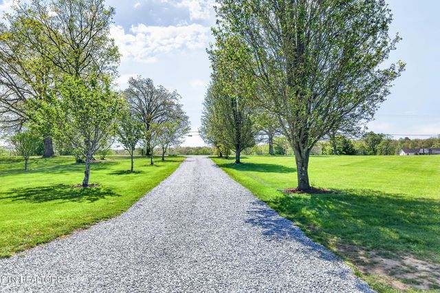 7668 Plateau Rd, Crossville, TN 38571