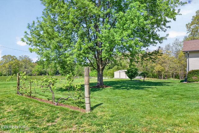 7668 Plateau Rd, Crossville, TN 38571