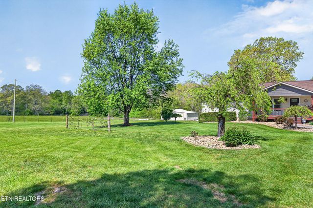 7668 Plateau Rd, Crossville, TN 38571