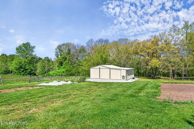 7668 Plateau Rd, Crossville, TN 38571