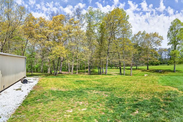 7668 Plateau Rd, Crossville, TN 38571