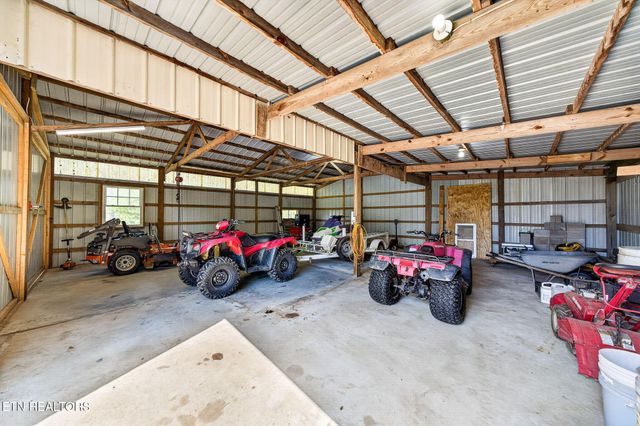 7668 Plateau Rd, Crossville, TN 38571