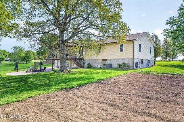 7668 Plateau Rd, Crossville, TN 38571