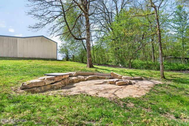 7668 Plateau Rd, Crossville, TN 38571
