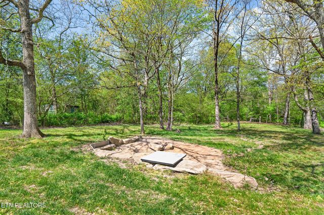 7668 Plateau Rd, Crossville, TN 38571