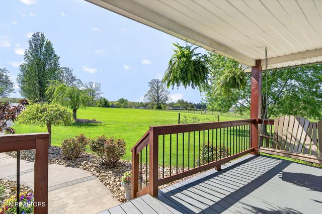 7668 Plateau Rd, Crossville, TN 38571