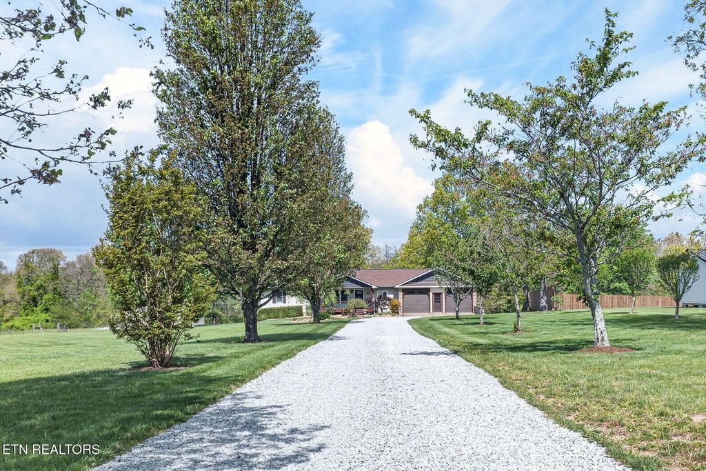 7668 Plateau Rd, Crossville, TN 38571