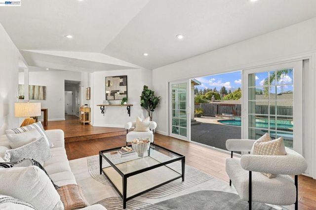 5370 Myrtle Dr, Concord, CA 94521