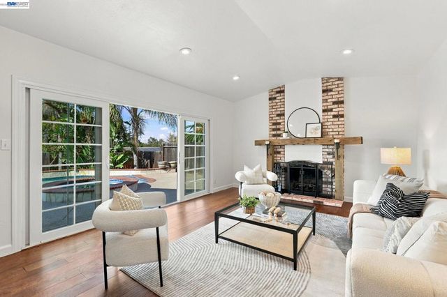 5370 Myrtle Dr, Concord, CA 94521