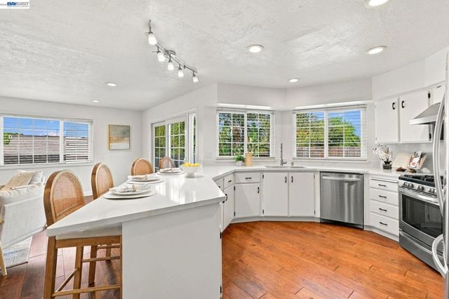 5370 Myrtle Dr, Concord, CA 94521