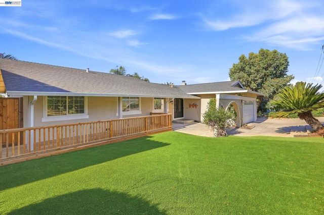 5370 Myrtle Dr, Concord, CA 94521