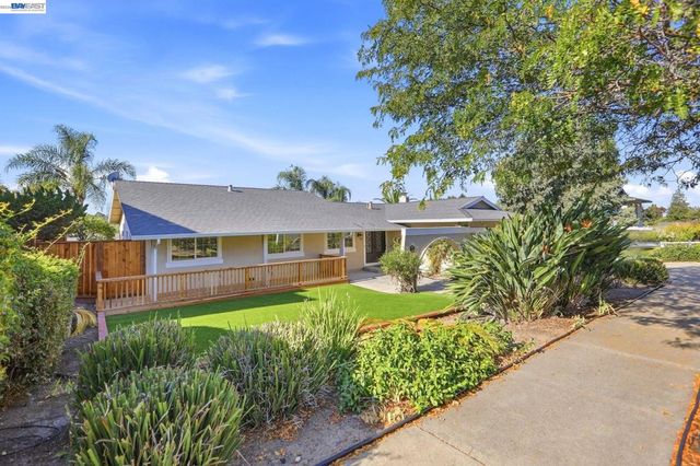 5370 Myrtle Dr, Concord, CA 94521