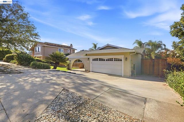 5370 Myrtle Dr, Concord, CA 94521