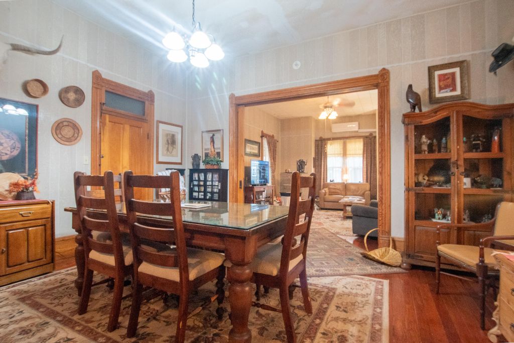 Image 10 of property listing at 404 N Broadway Street, Ballinger, TX 76821