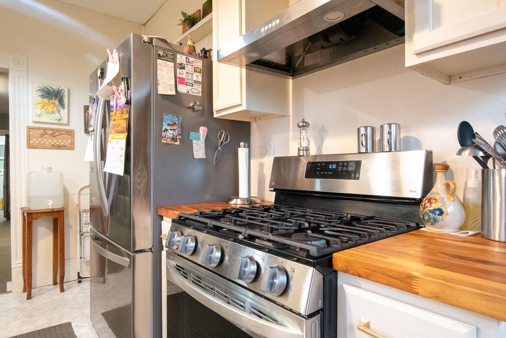 Image 13 of property listing at 404 N Broadway Street, Ballinger, TX 76821
