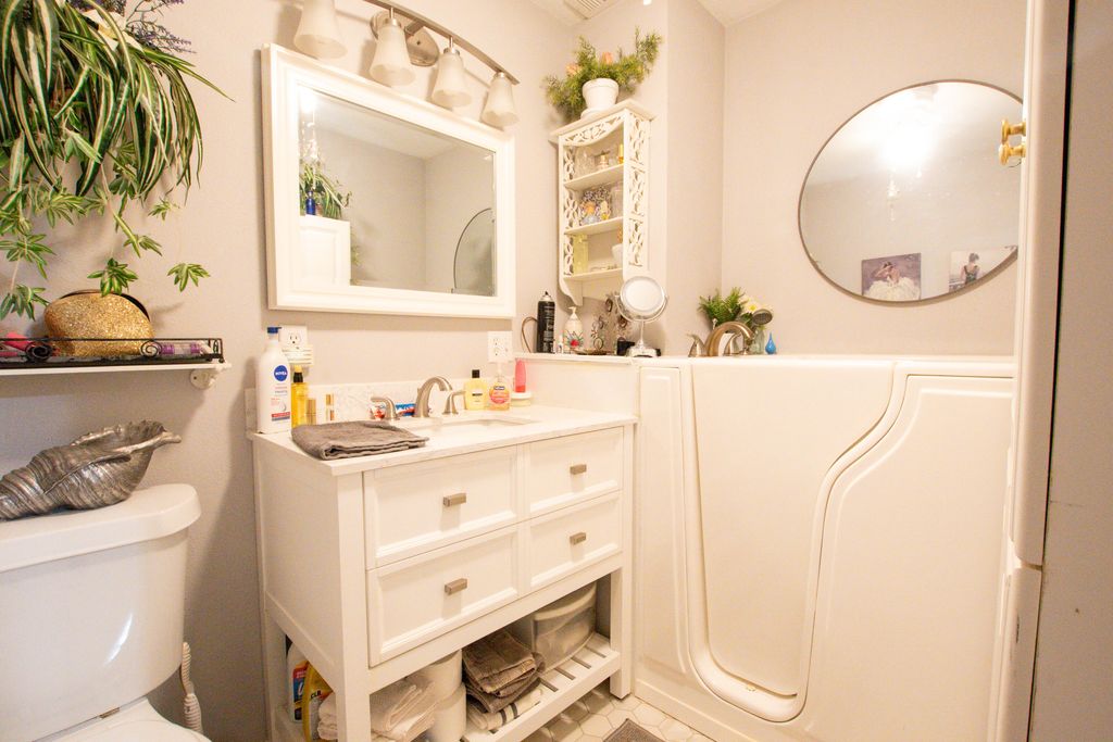 Image 14 of property listing at 404 N Broadway Street, Ballinger, TX 76821