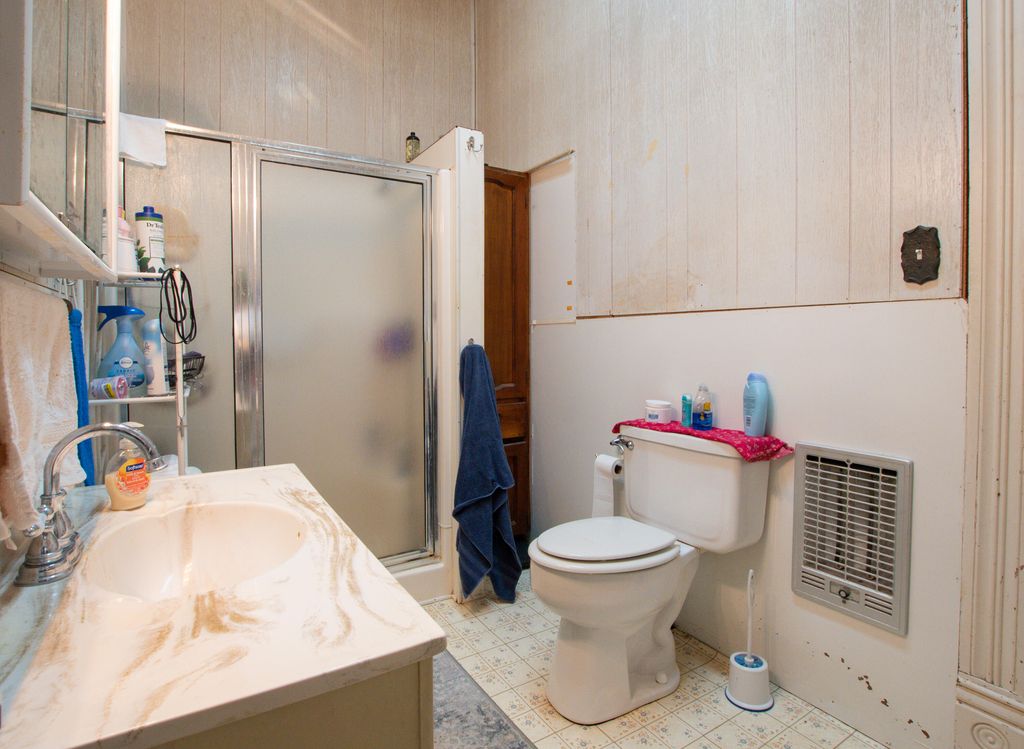 Image 16 of property listing at 404 N Broadway Street, Ballinger, TX 76821