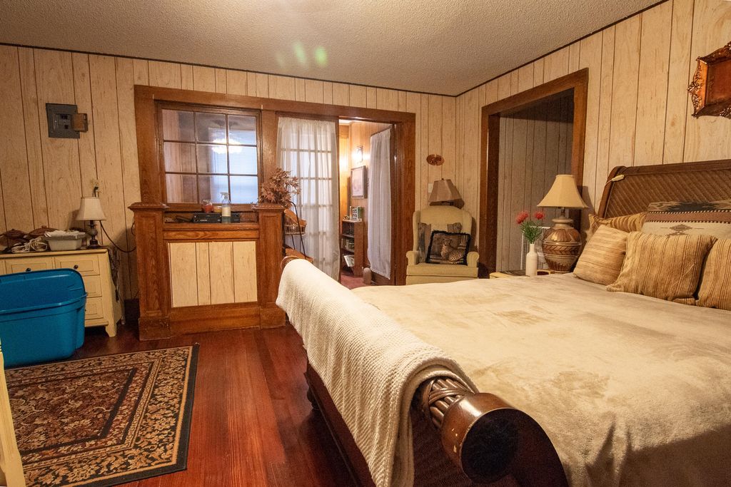 Image 24 of property listing at 404 N Broadway Street, Ballinger, TX 76821