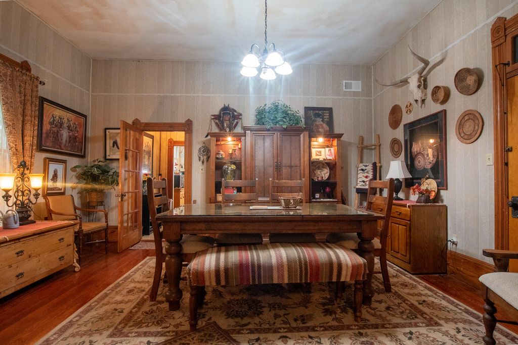 Image 8 of property listing at 404 N Broadway Street, Ballinger, TX 76821
