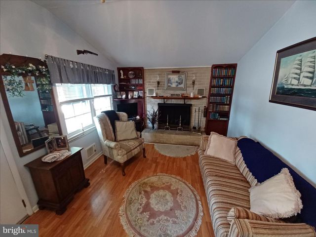 2 PARK AVE, Monroeville, NJ 08343