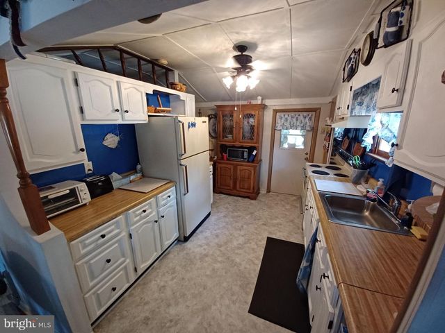 2 PARK AVE, Monroeville, NJ 08343