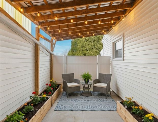 461 River Road, Lincoln, RI 02865