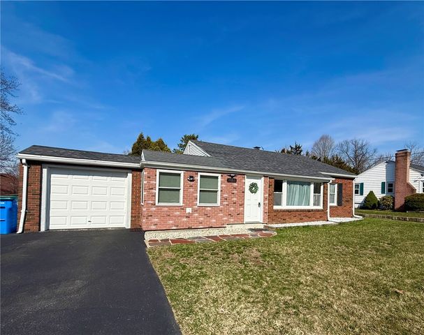 461 River Road, Lincoln, RI 02865