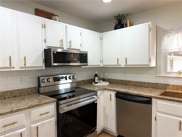 461 River Road, Lincoln, RI 02865