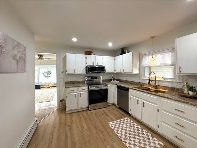 461 River Road, Lincoln, RI 02865