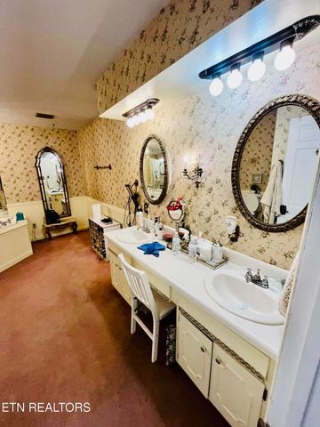 242 Adams Lane, Jellico, TN 37762