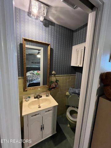 242 Adams Lane, Jellico, TN 37762