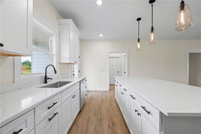 633 Racetrack Road, Toccoa, GA 30577