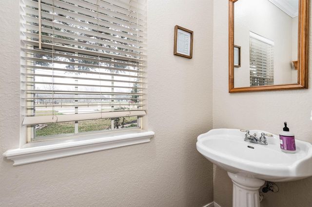 4127 Country Trails Street, Alvin, TX 77511