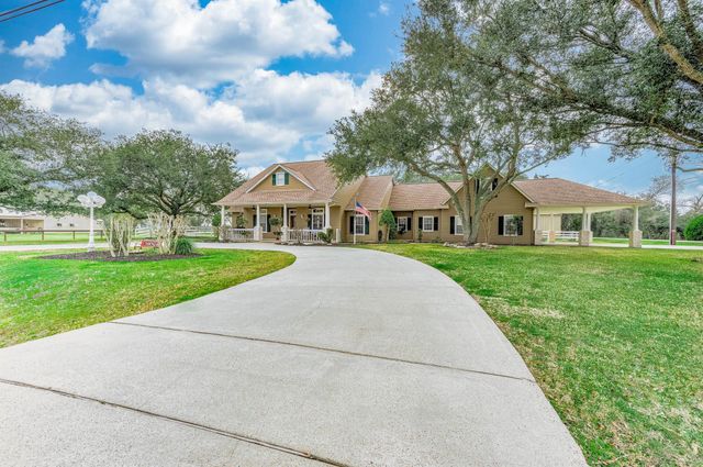 4127 Country Trails Street, Alvin, TX 77511