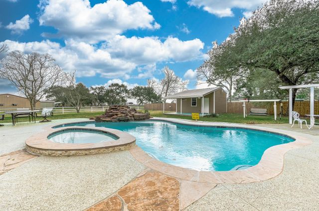 4127 Country Trails Street, Alvin, TX 77511