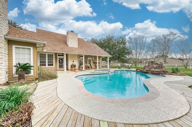 4127 Country Trails Street, Alvin, TX 77511