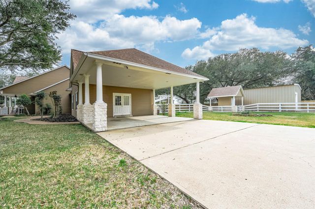 4127 Country Trails Street, Alvin, TX 77511