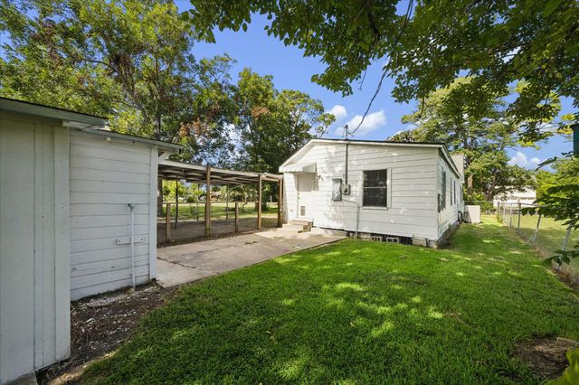 408 S 4th Street, La Porte, TX 77571