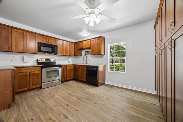 408 S 4th Street, La Porte, TX 77571