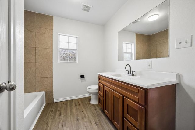 408 S 4th Street, La Porte, TX 77571