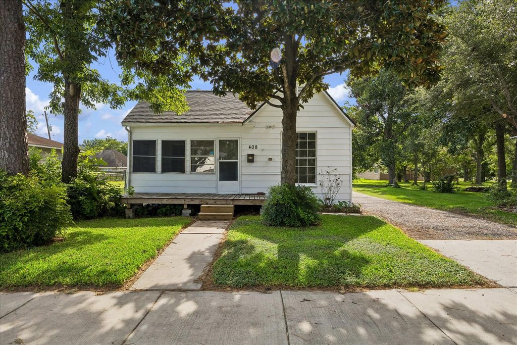 408 S 4th Street, La Porte, TX 77571