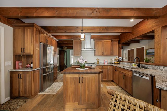 6 Samoset Road, Sunapee, NH 03782